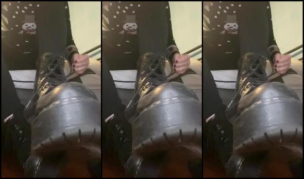 Summer Solesis Nicknamed Summer Solesis Onlyfans Look At This Dead Skin Flaking Off My Calluses