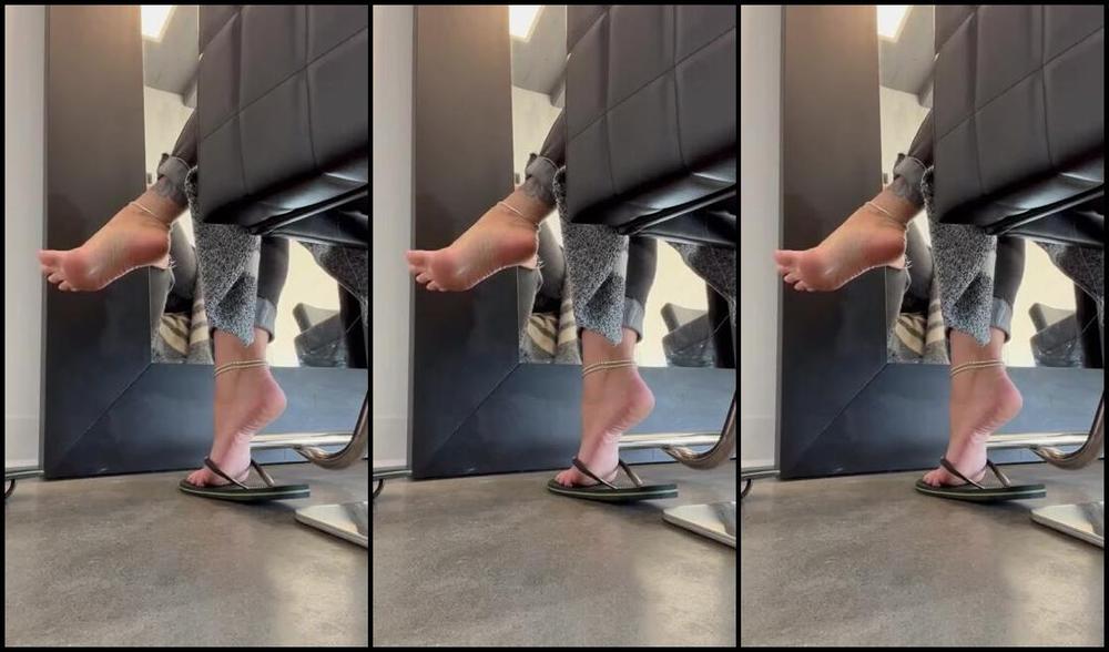 Thefantasychest Onlyfans Foot Perv Fever A Hand Held Fantasy The Smell Of Spring Isn T The Only Thing That S In The Airp