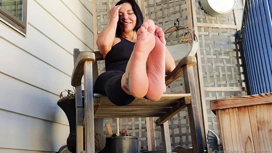 Worldgoddess Onlyfans Humiliating You In Public With My Sweaty Fitness Feet All The Construction Workers Next Door Might