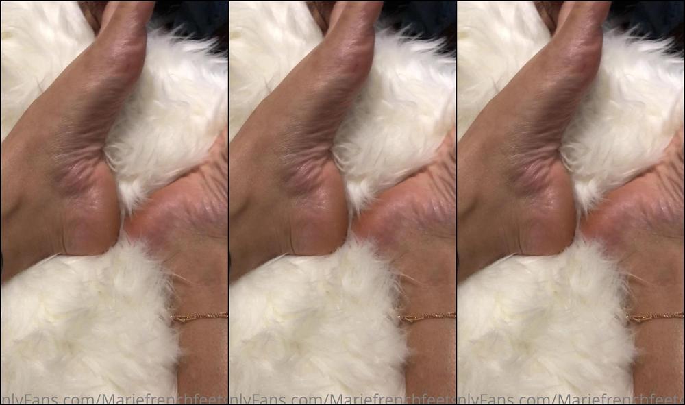 Mariefrenchfeetgirl It Was The First Time Mayafeetgirl Suck My Feet C Tait La Premi Re Fois Que May