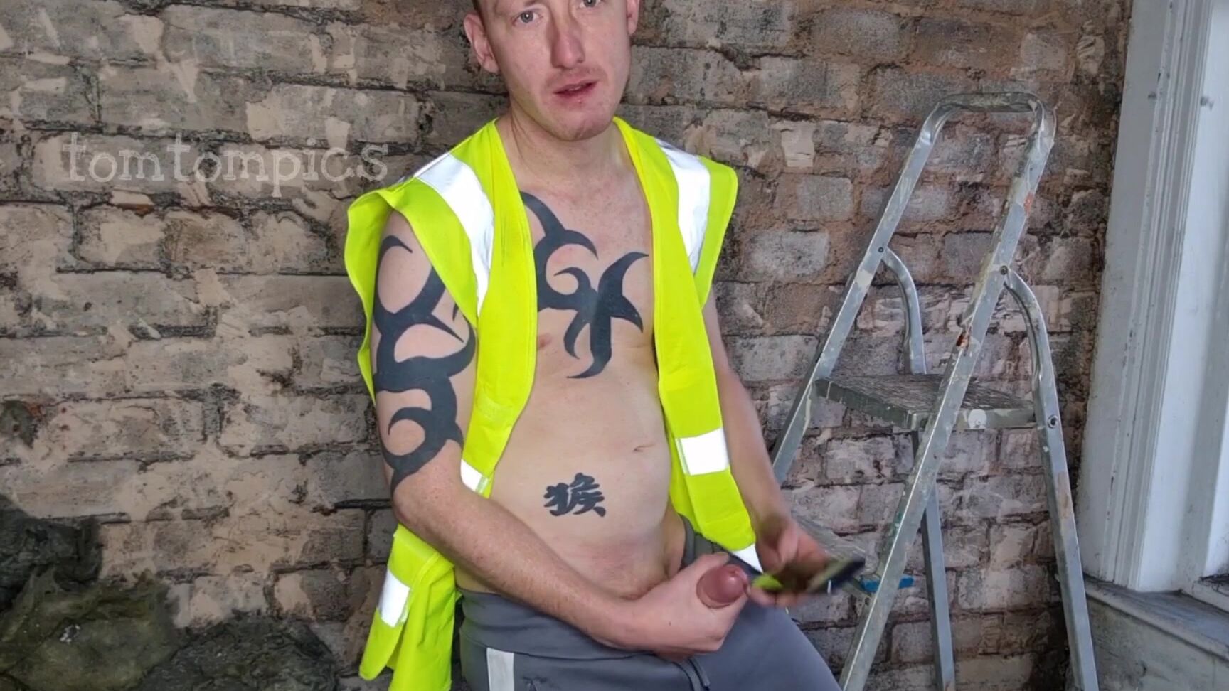 Tomtompics Hi Viz Trackies And Wank Mins