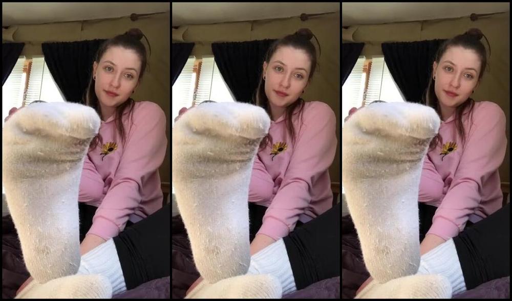 Delilah Nicknamed Footiesfeets Onlyfans White Sock Strip