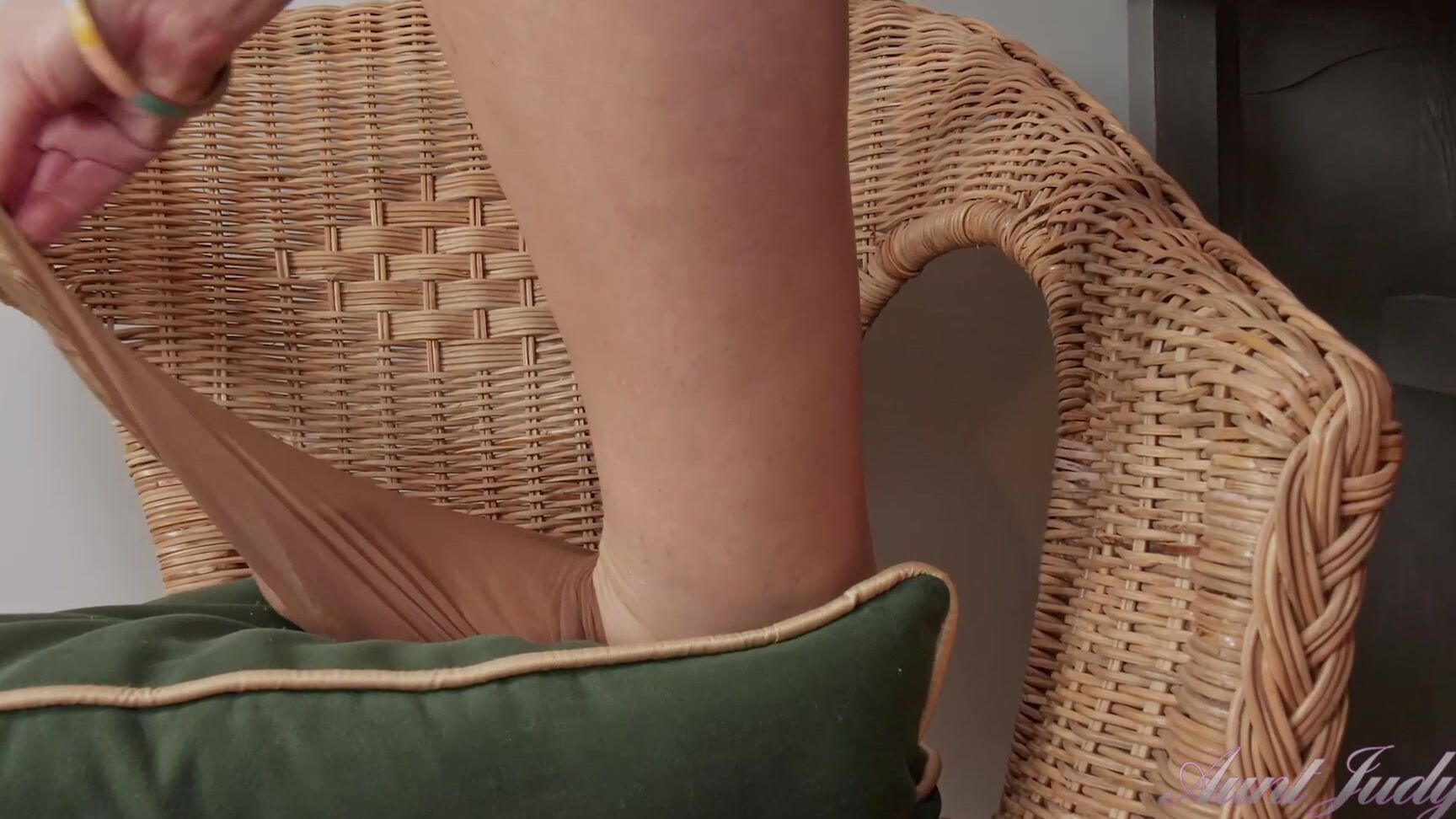 "Mix" Masturbation, Milf, Mature, Solo Diana - Diana The Painter, Inspired to Masturbate SiteRip