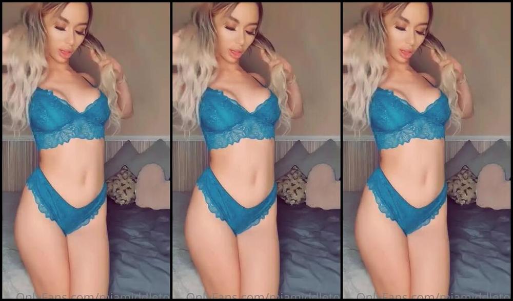 Mia Middleton Nicknamed Miamiddleton Onlyfans Had A Busy Shift At Work This Morning Making All My Callers And Cammers Feel Satisfied