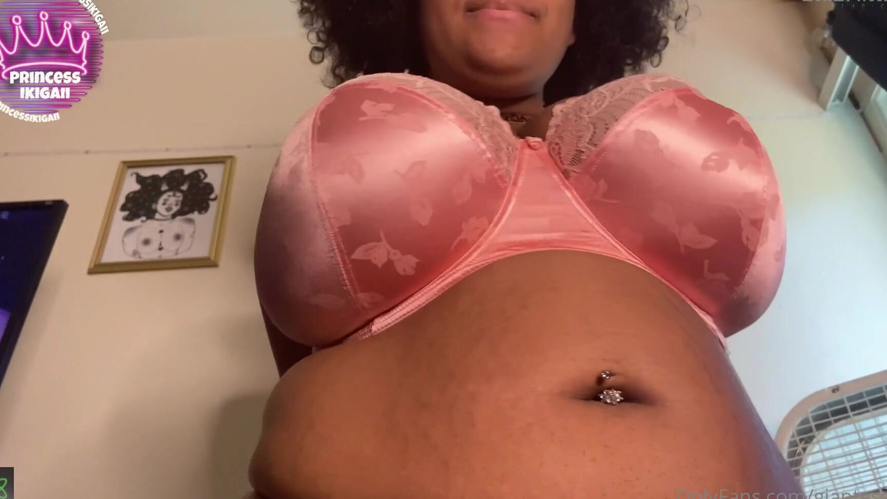 Giantessclips Tinder Giantess Shrinks Teases And Vores You Starring Princess Ikigaii Princessikigaii