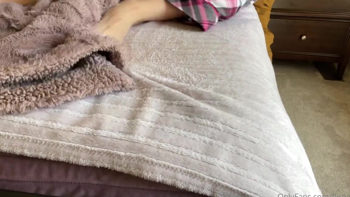 Flirty Paws Nicknamed Flirtypaws Onlyfans Napping On A Lazy Sunday When The Cameraman Decided To Wake Me Up Watch My Feet While I Get Fucked