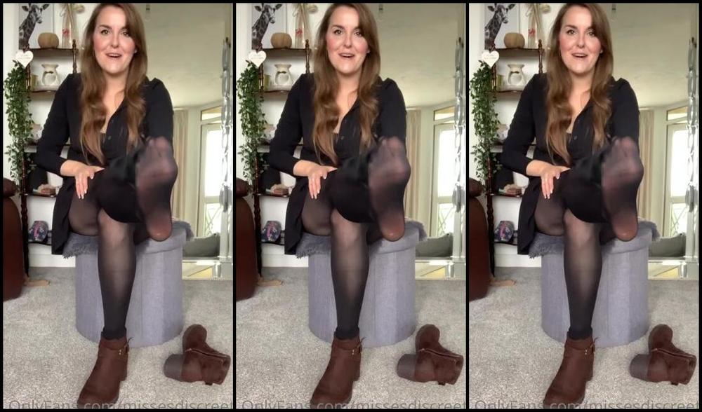 The Queen Of Sole Aka Missesdiscreets Onlyfans Watch Me Take Off My Boots