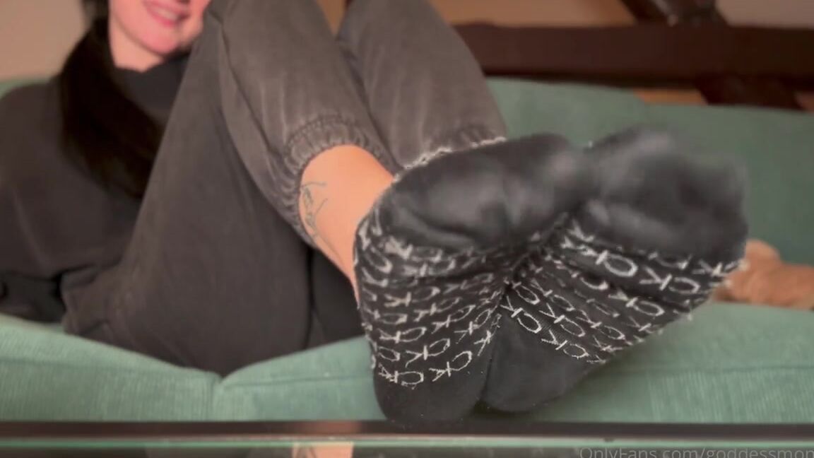 Goddessmona 91 02 02 2025 Onlyfans Video So Ein Umzug Bringt Einen Ganz Schon Ins Schwitzenp
