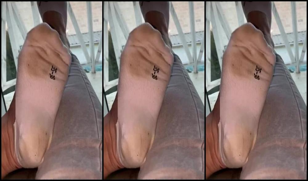 Emmysfeetandsocks Aka Emmyfeetandsocks Onlyfans Day 2 They Getting Spicy 3P