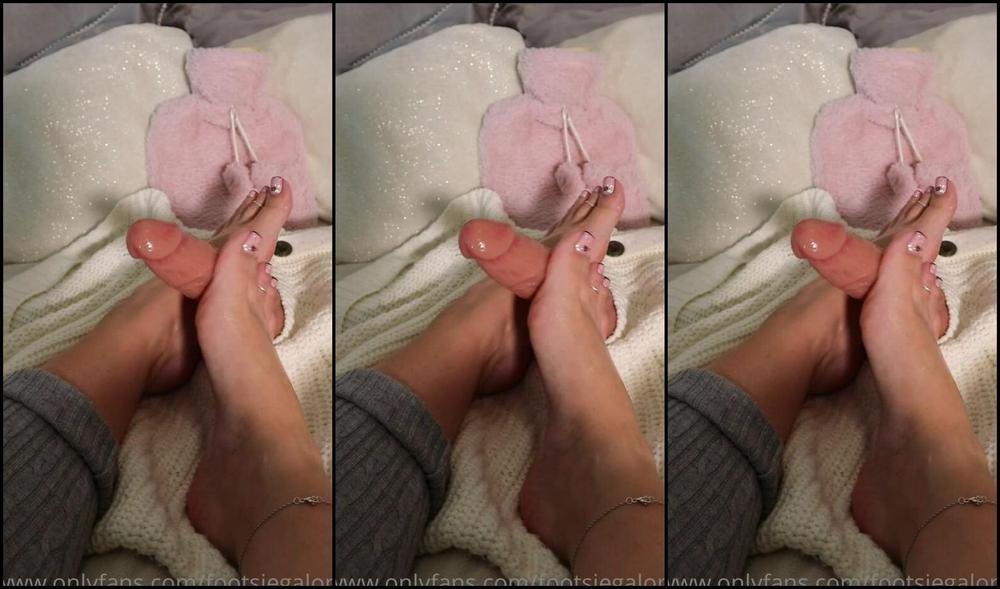 Footsiegalore Let Me Warm You Up My Feet Are Hot And Feeling So Playful