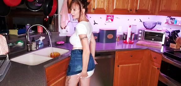 "Stormi Winters" milf, fetish, diaper, diaper fetish, wet & messy DIAPER SWELLING CHALLENGE manyvids