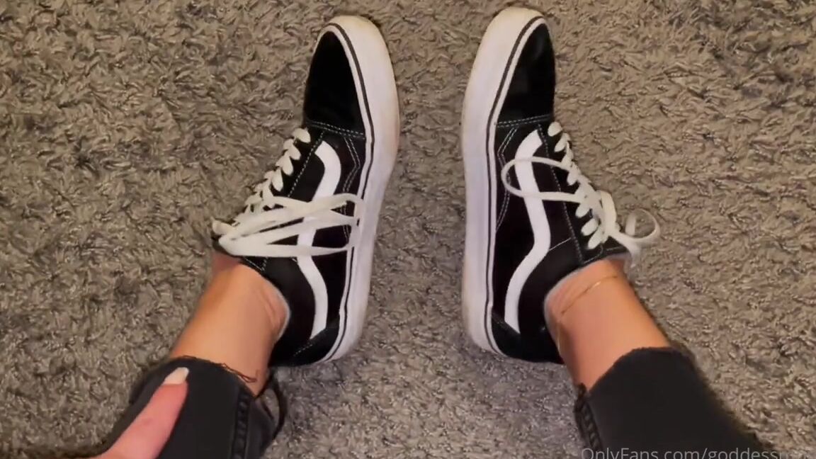Goddessmona 91 Onlyfans Ganz Vergessen Das Man An Hellgrauen Socken Immer Perfekt Erkennen Kann Wie Feucht Sie Sind Undp
