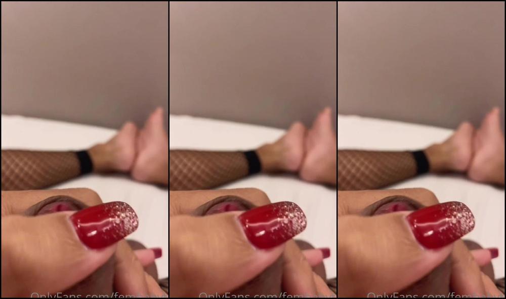 fembabyth-11-12-2021-2298731821-juicy-precum-and-red-nail-polish-always-look-smoky-hot