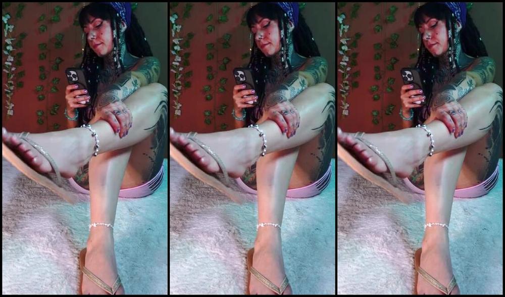 Freakyfjondaxxx 06 24 2024 Onlyfans Video How Is That Making You Feel Being Your Crush And Me Just Playing With My Flipflops