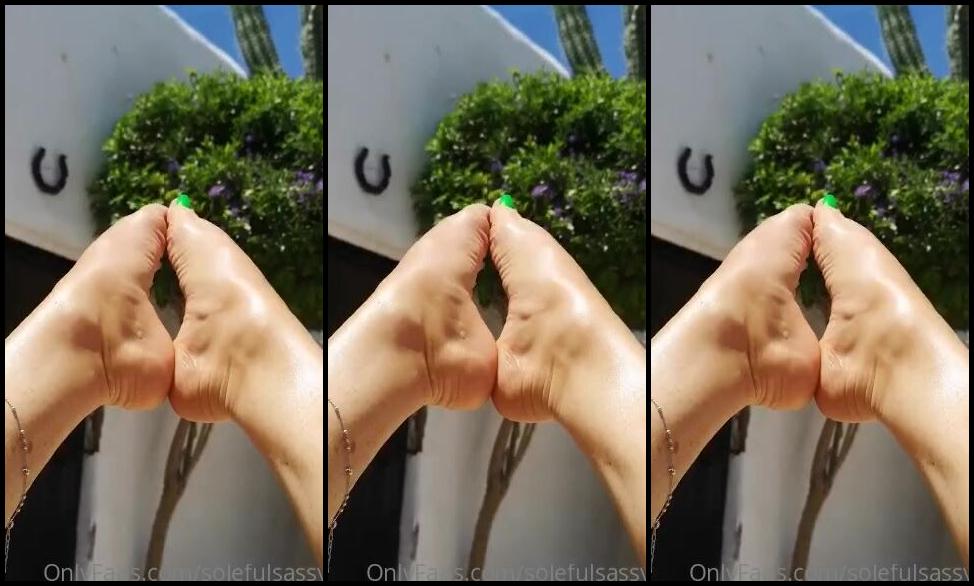 Solefulsassy Onlyfans Legs Feet And Sun Cream I Need Help To Rub This Cream