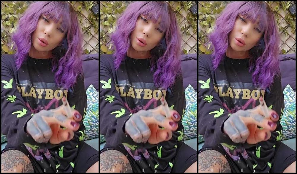 Queen Kinkerbell Nicknamed Kinkerbell23 Onlyfans Do You Like Me In My Baggy Fit Or Are You Preferring Whats Underneath Two W