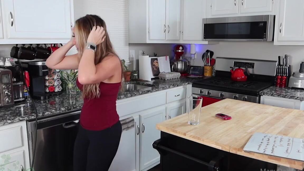 Dakota Charms Nicknamed Dakotacharms Onlyfans Sitting Gone Wrong