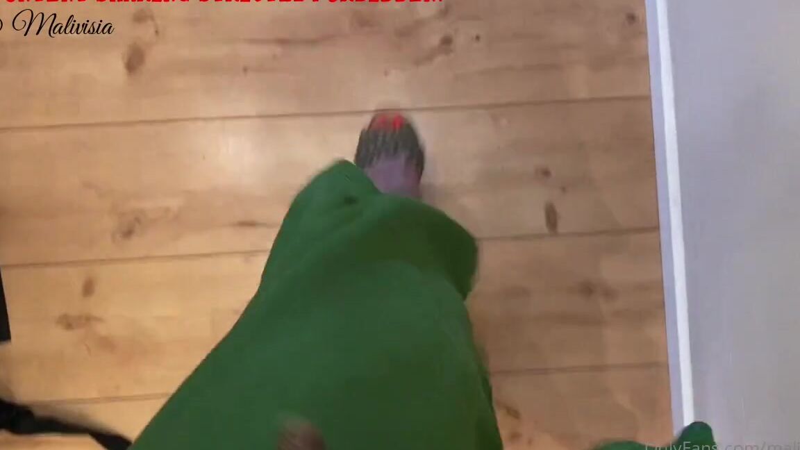 Malivisia Nicknamed Malivisia Onlyfans 06 27 2022 Wedges Can Be So Sexy On A Hot Day Like Today