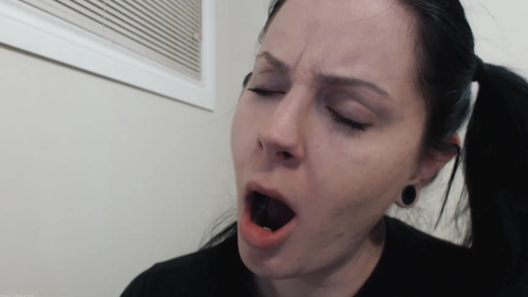 Booty U Yawning Silly Faces