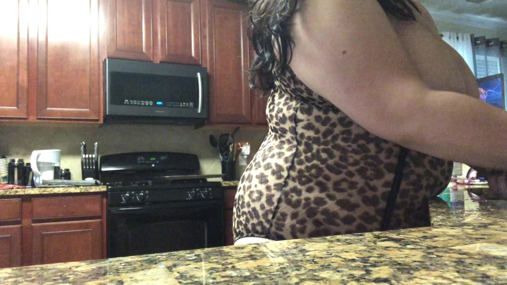 Missbustylatina Kitchen Clean Up