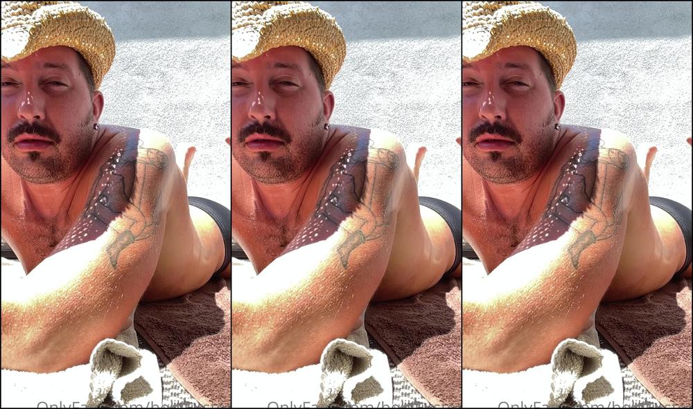 Bobluvstom Laying Out Having A Drink And Just Chatting