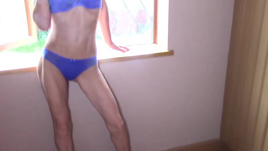 Simon Bee Glamour Roemie Smoking