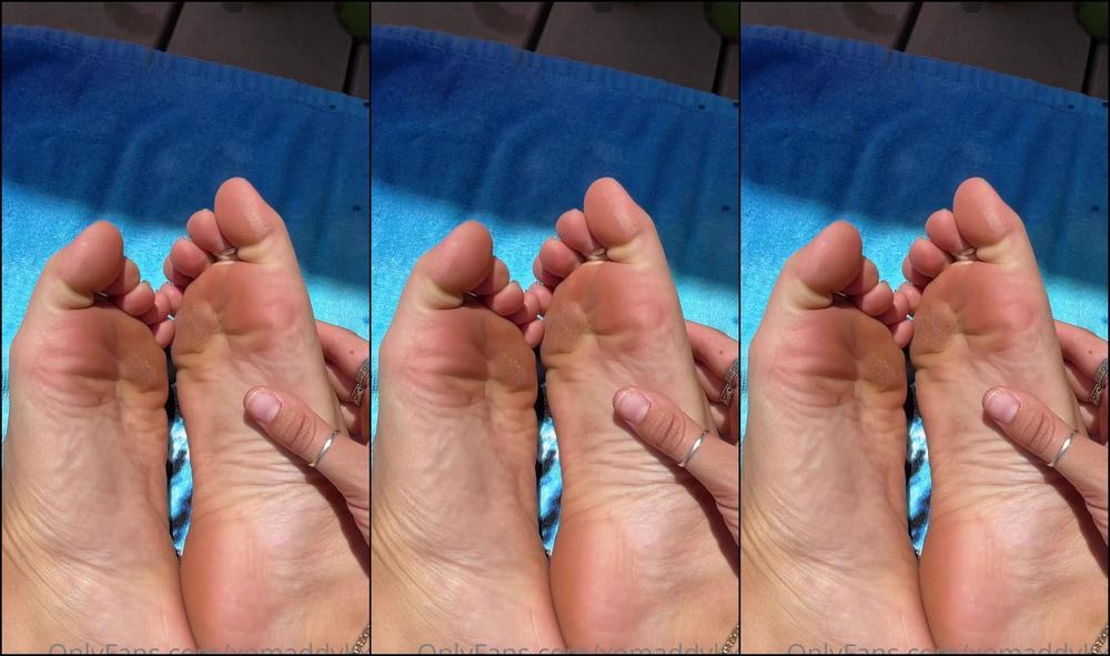 Xomaddykxo Me And My Toes Are Tanning Do You Wish You Had These To Look At In Your Backyard