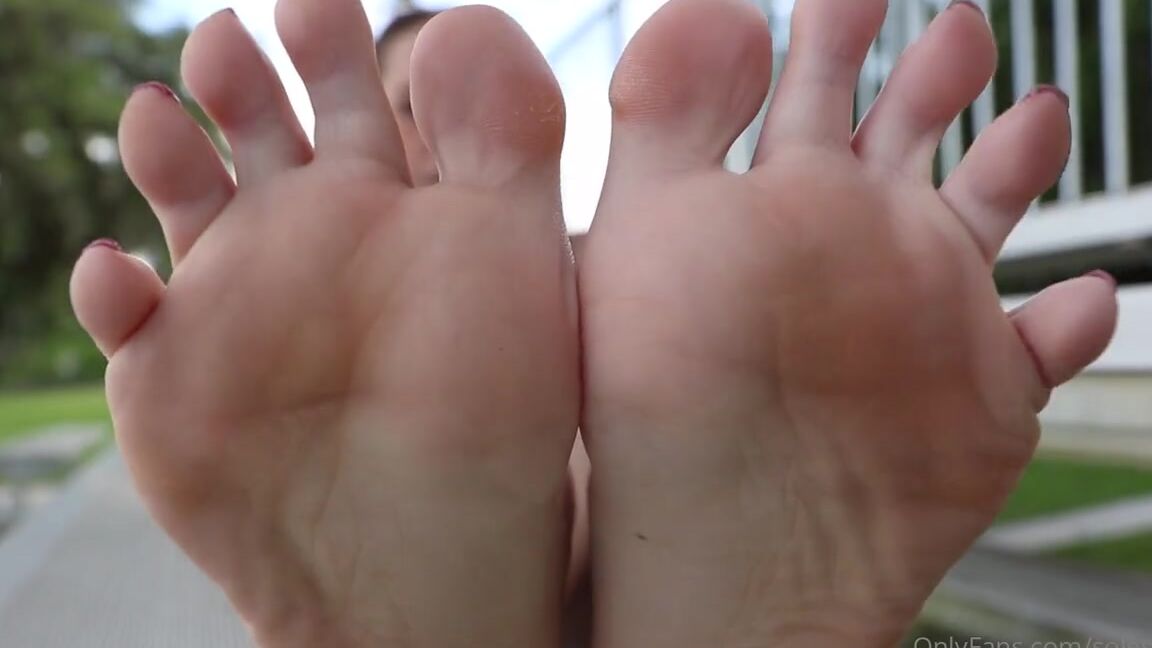 Solesnack Nicknamed Solesnack Onlyfans Hanging Out In The Bleachers Wrinkling Scrunching My Soles Wiggling Spreading My Toes You Lik