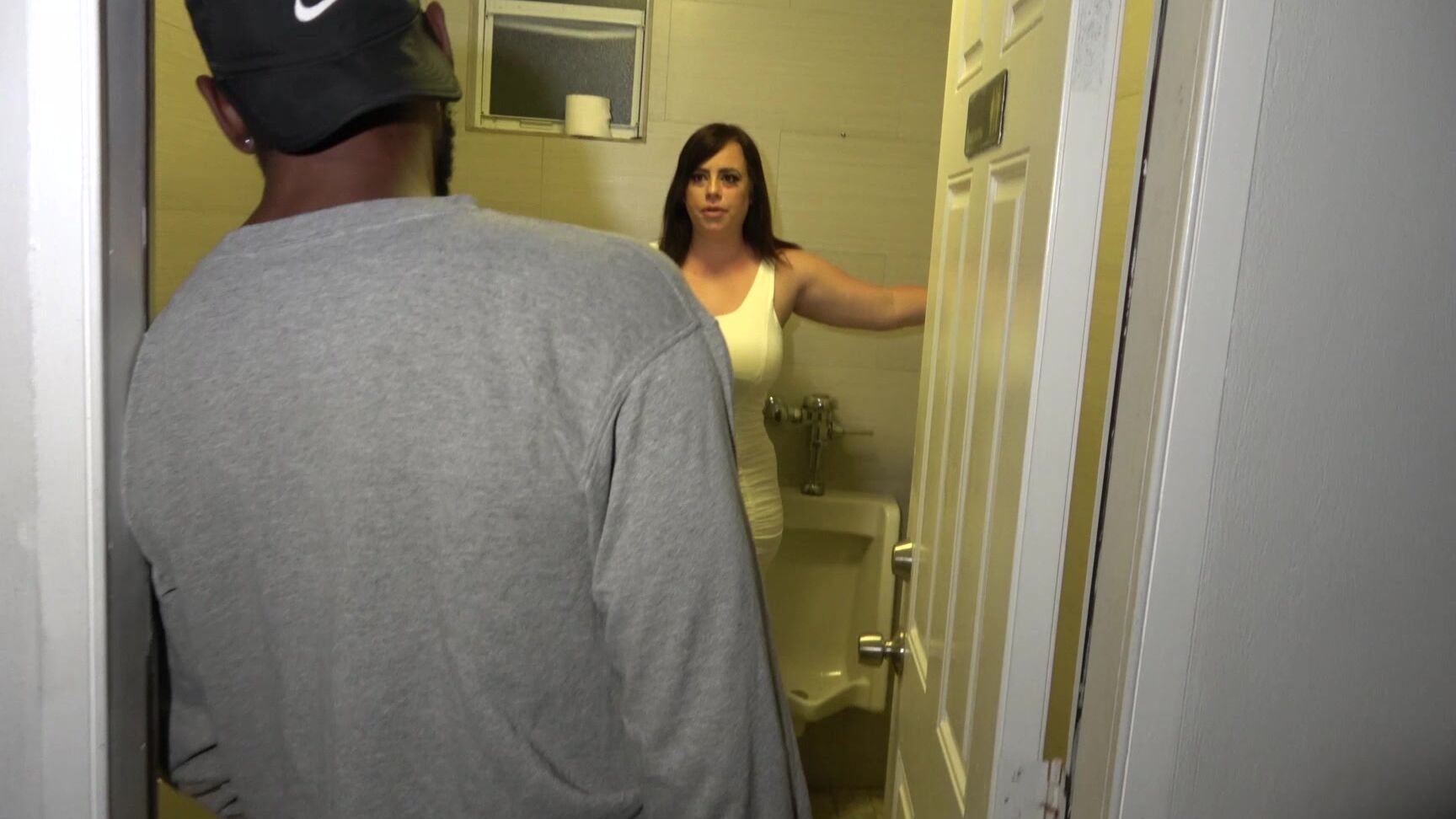 Public Blowjob,Big Ass,Boy Girl Girl virgo peridot fucking in the public bathroom ManyVids