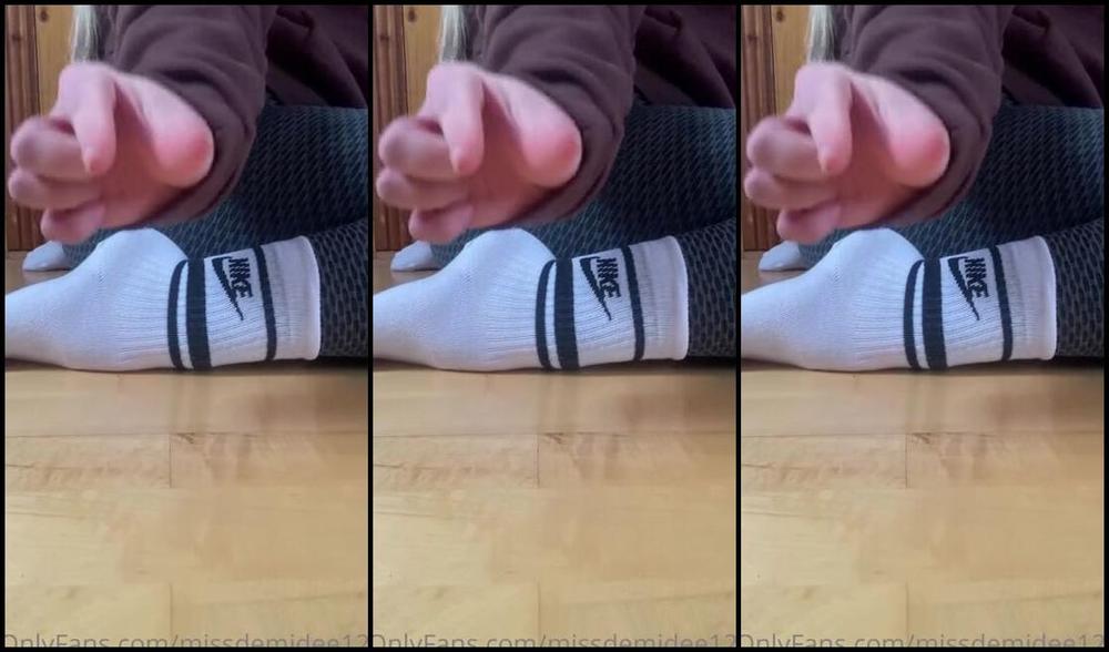 Miss Demi Dee Nicknamed Missdemidee123 Onlyfans Enjoy My Joi You Tiny Little Shrimp