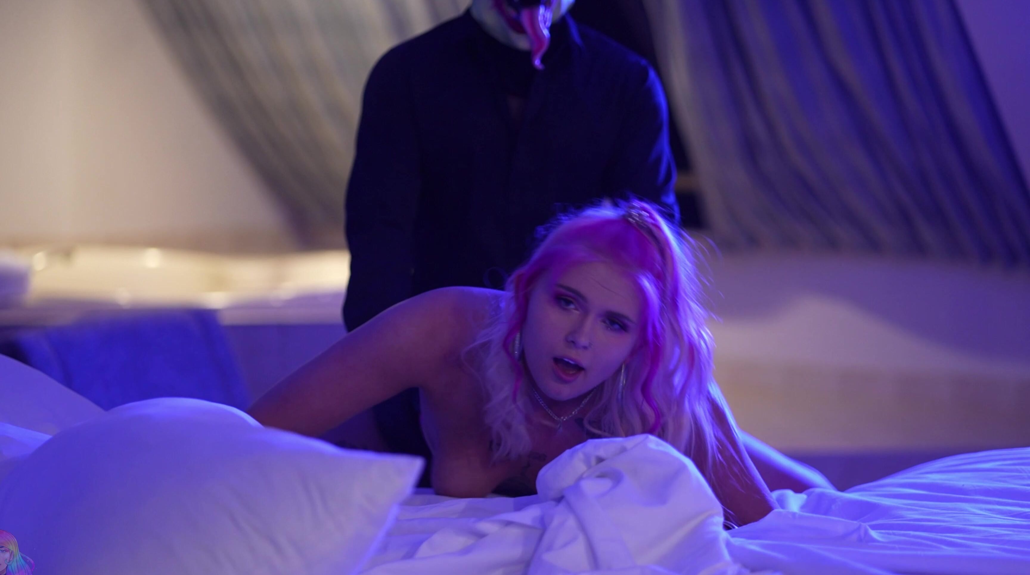 Gibbytheclown White Slut Gets Stood Up After Rave And Gets A Bigger Dick