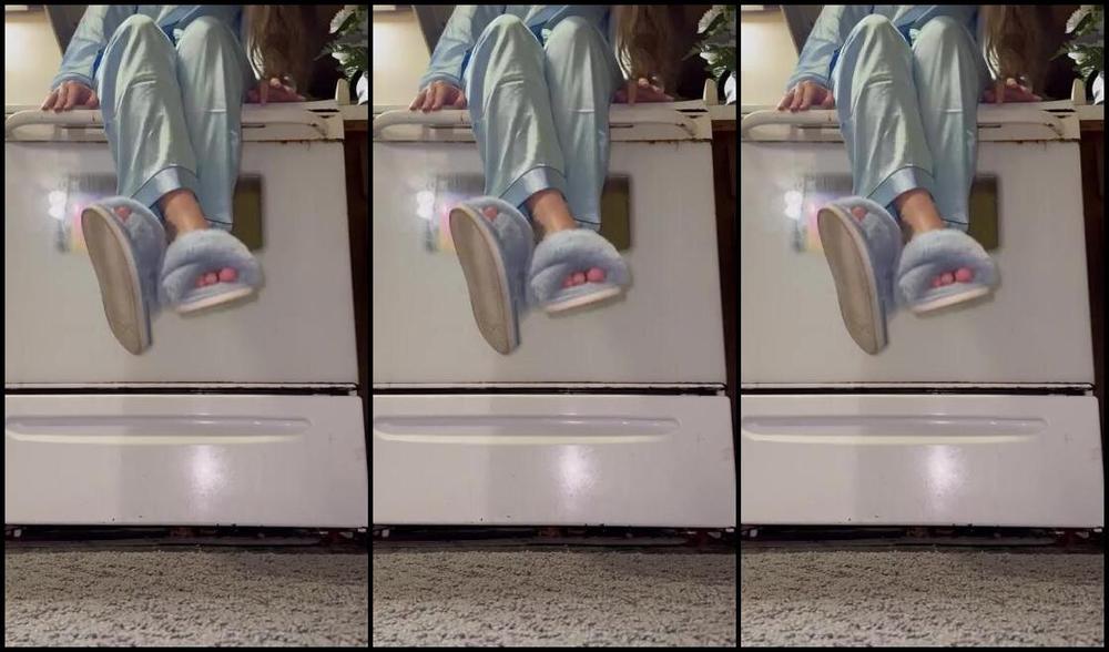 Soldmysolesforink Nicknamed Soldmysolesforink 01 30 2024 Onlyfans Video Ill Have My Coffee You Get The Soles Happiest Of Tuesday From My Vinegary Stanky