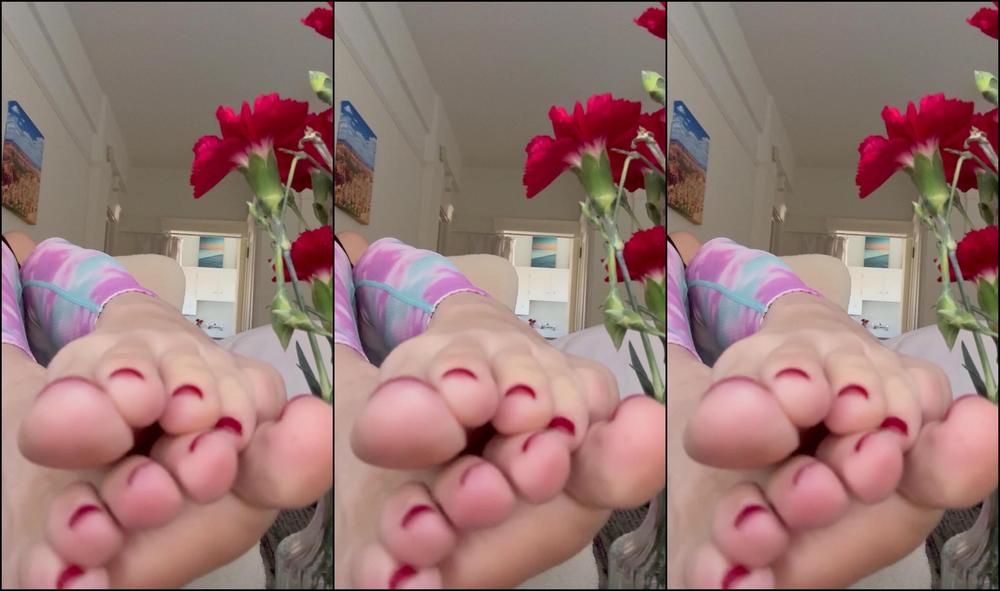 Sophiabanggs 3549157219 11 02 2024 I Got My First Pedicure Open Invitation To Come Suck On My Toes Before I