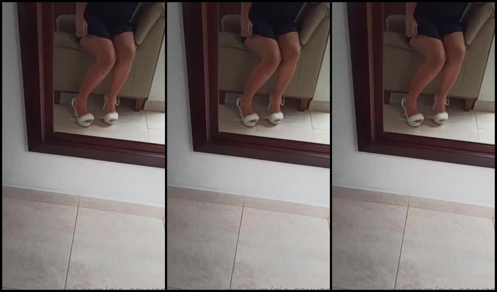 Gia Sauvage Nicknamed Gia Sauvage Onlyfans Want To See What I Do When Im Home Alone Innocent Dangle Shoeplay Ends Up A Little Naughty