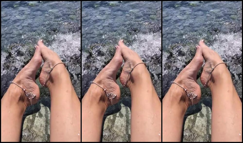 Lezlyan Nicknamed La Little Dancer Feet Onlyfans With Each Splash On My Feet I Imagine It Being Cum From All The Cocks