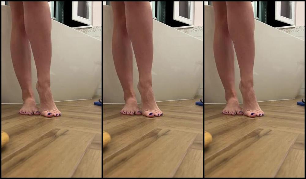 Tinsleyteaser Onlyfans Bathtime Fun 5Mins Im Teasing You With My Slightly Dirty Soles Then Dropping My Towel And Hoppi