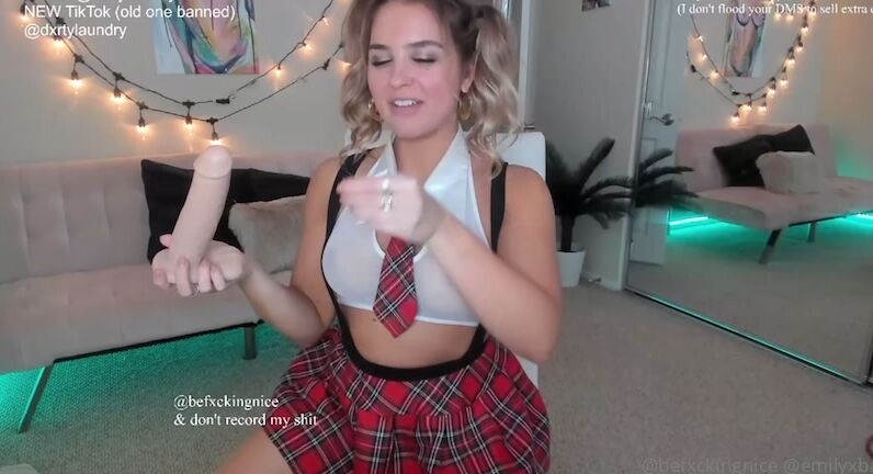 Emilyxbanks 2022 01 06 I Fxcking Love My Job Cant Wait To Get Back On Cam Heres A Video Of Me Making Some