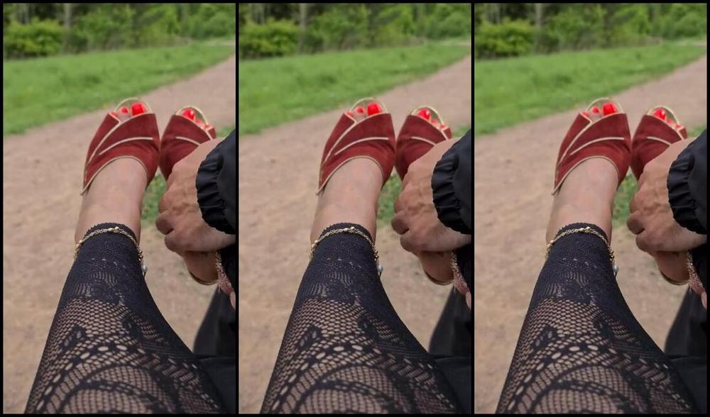 Feetbysherri Onlyfans Early Morning Foot Rub In The Woods