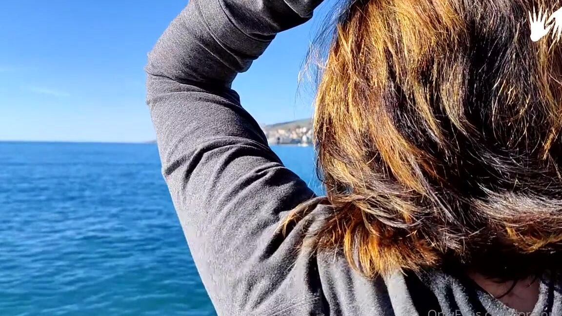 Lora Long Nails Nicknamed Loralongnails Onlyfans Sea Breeze And Sunny Day Long Nails And Toenails