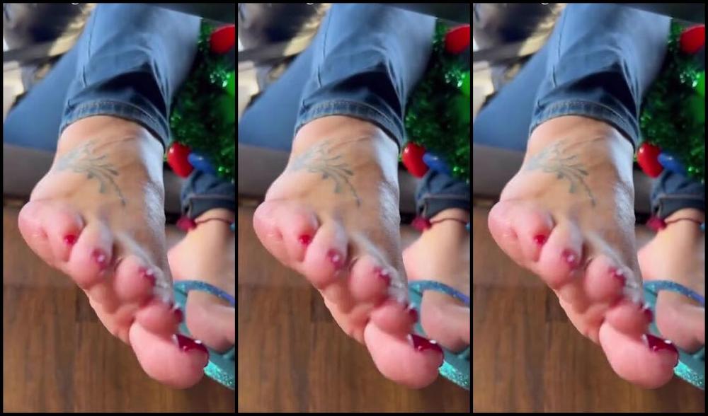 Footsiegalore Onlyfans Day 2 Reveal Braved The Cold To Go Xmas Shopping In These Beautiful Sparkling Havaianas Have You