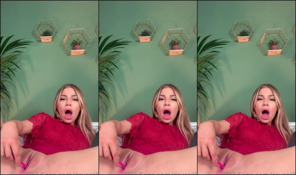 arurasky-30-11-2020-1355173955-i-love-playing-for-an-audience-would-love-one-of-you-to-control-my-vibrator-for-me-one-da