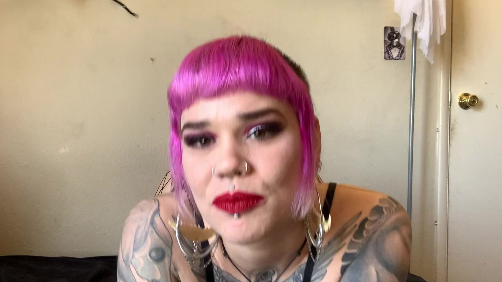 Rubyriots 2223390007 09 17 2021 Tongue Smut