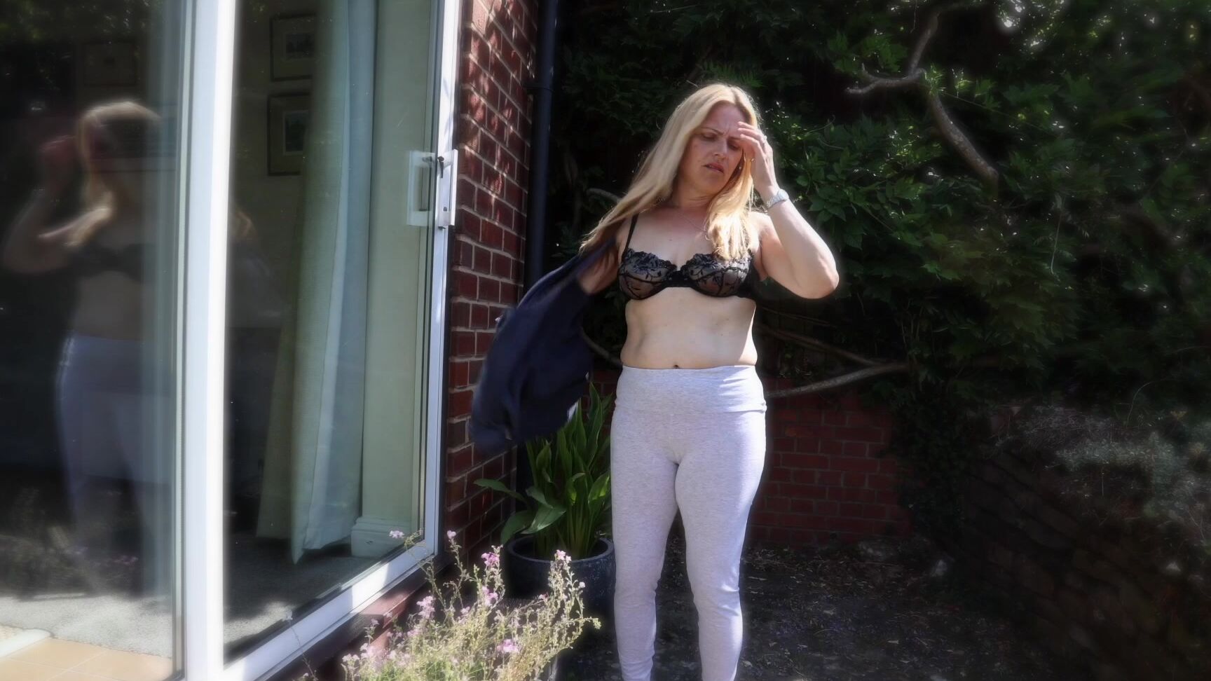 Ladyarbella Mommy S Garden Pee Desperation And Shower