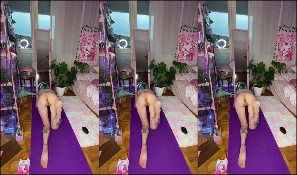 Cutielanalova Yoga Naked