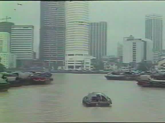 "Dominique Saint-Clair, Chatsy Duener, Mika, Paulette Berlo" Hardcore, Interracial, Threesome Jouir à Bangkok FIL A FILM