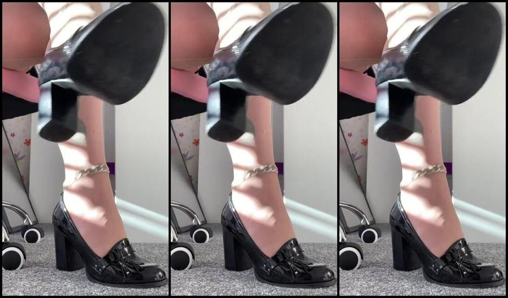 Killersexyfeets Nicknamed Killerkell Onlyfans One Of My Other Jobs Is Teaching This Is Me Sitting At My Desk Catching Up With Work I Have To Dre