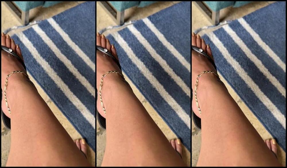 Goddess Pussyfoot Aka Goddesspussyfoot 07 16 2024 Onlyfans Video Being Sneaky And Filming My Feet When All The Girls Were Hanging With Me At The Vza