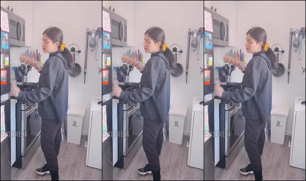 xofreja-07-03-2020-171182433-here-s-a-little-slice-of-life-video-who-wanna-be-my-workout-cooking-buddy