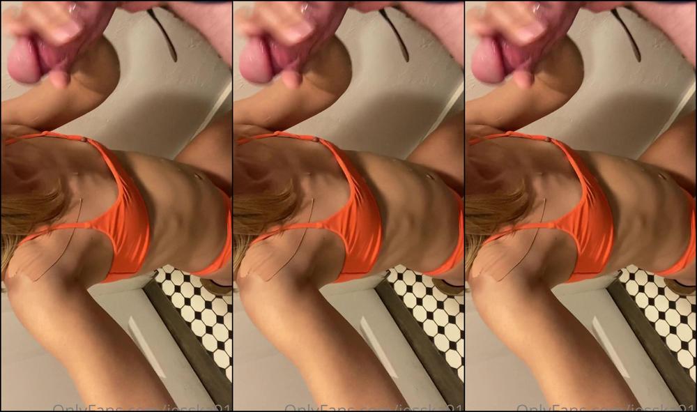 Jesska Took A Break From A Beautiful Beach Day To