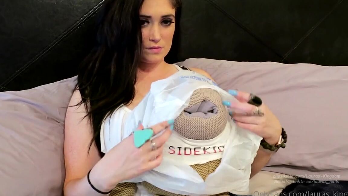 Lalalaura Nicknamed Lauras Kingdom 05 02 2022 Onlyfans Video Lauras Monkey Suff Ocation Laura Returns With A Sadistic New Video